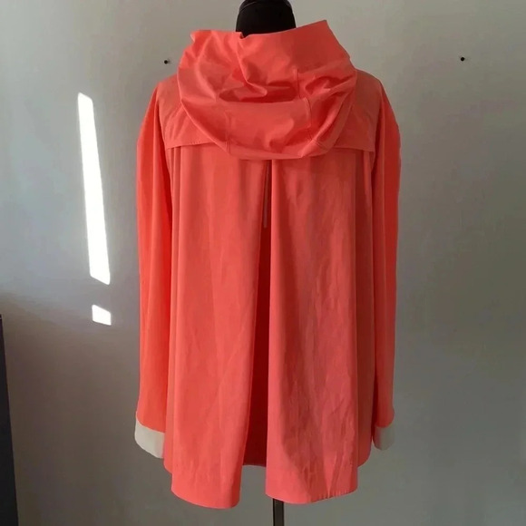 Lululemon | Sun ☀️ Showers Jacket - Picture 10 of 16